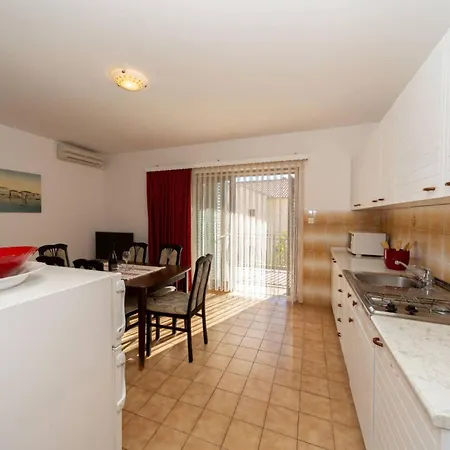 Guest house Three Bedroom In Biograd *