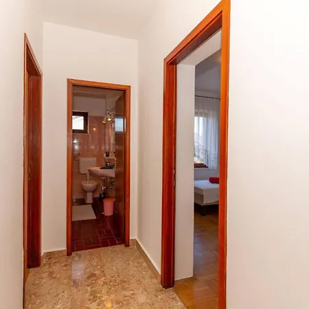 Guest house Three Bedroom In Biograd
