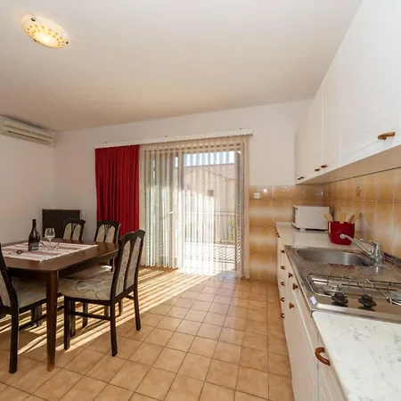 Guest house Three Bedroom In Biograd *