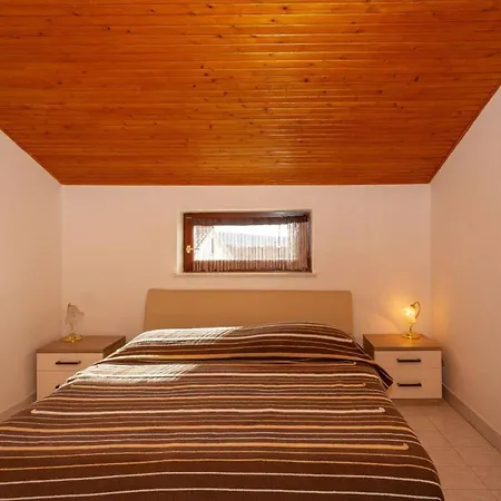 Guest house Three Bedroom In Biograd *