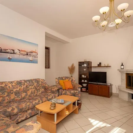 Three Bedroom In Biograd *