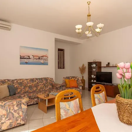 Three Bedroom In Biograd Guest house *