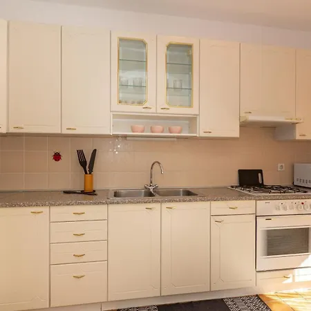 Guest house Three Bedroom In Biograd
