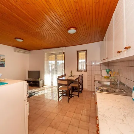 Three Bedroom In Biograd Penzion