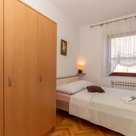 Three Bedroom In Biograd Vendégház *