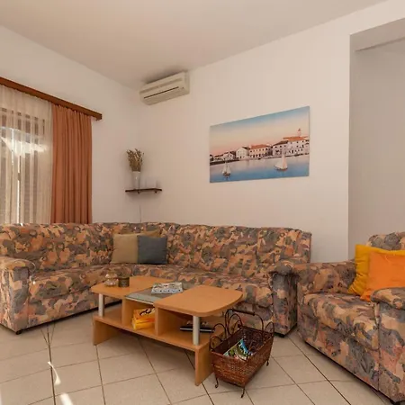Vendégház Three Bedroom In Biograd Biograd na Moru